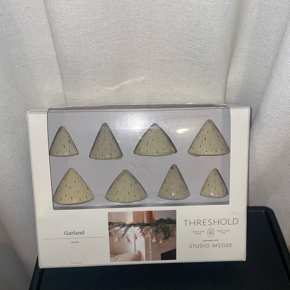 TARGET STUDIO MCGEE CERAMIC BELL GARLAND 1CT - Picture 1 of 3